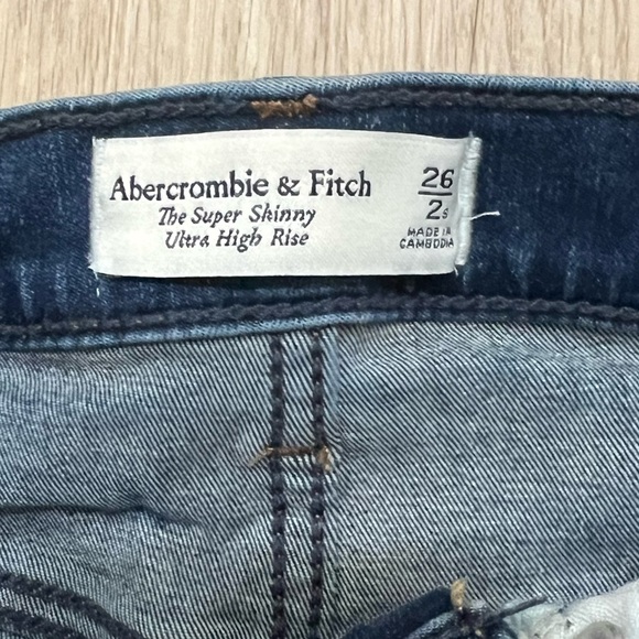 Abercrombie and Fitch the super skinny ultra high skinny jeans with rips - Picture 7 of 10